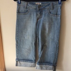 RUSTY CROPPED JEANS WITH EMBROIDERED POCKETS